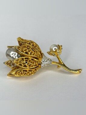 VINTAGE SIGNED BSK Faux Baroque Pearl Gold Tone Tulip Flower Brooch Pin
